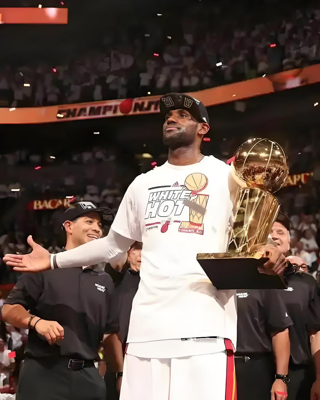 詹姆斯在热火是队史最强者！也撑起热火队史大部分荣耀！