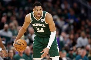 im电竞官网-名记：虽然东部实力减弱 但雄鹿缺少精英控卫仍不具备冲冠实力